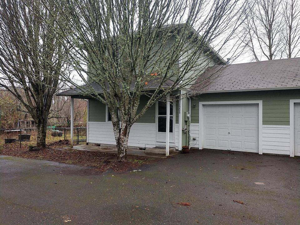 Privacy, well maintained 3BR-2 full bath duplex with garages between units. Extra parking.