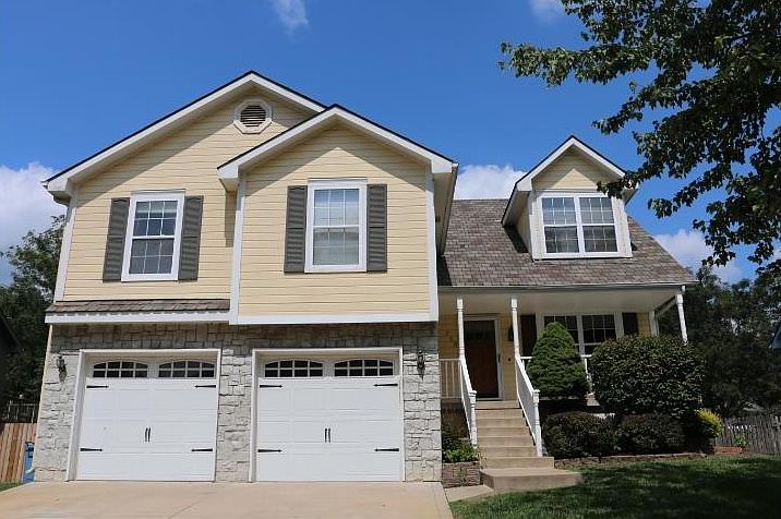 1st image of 249 NE Chateau Dr