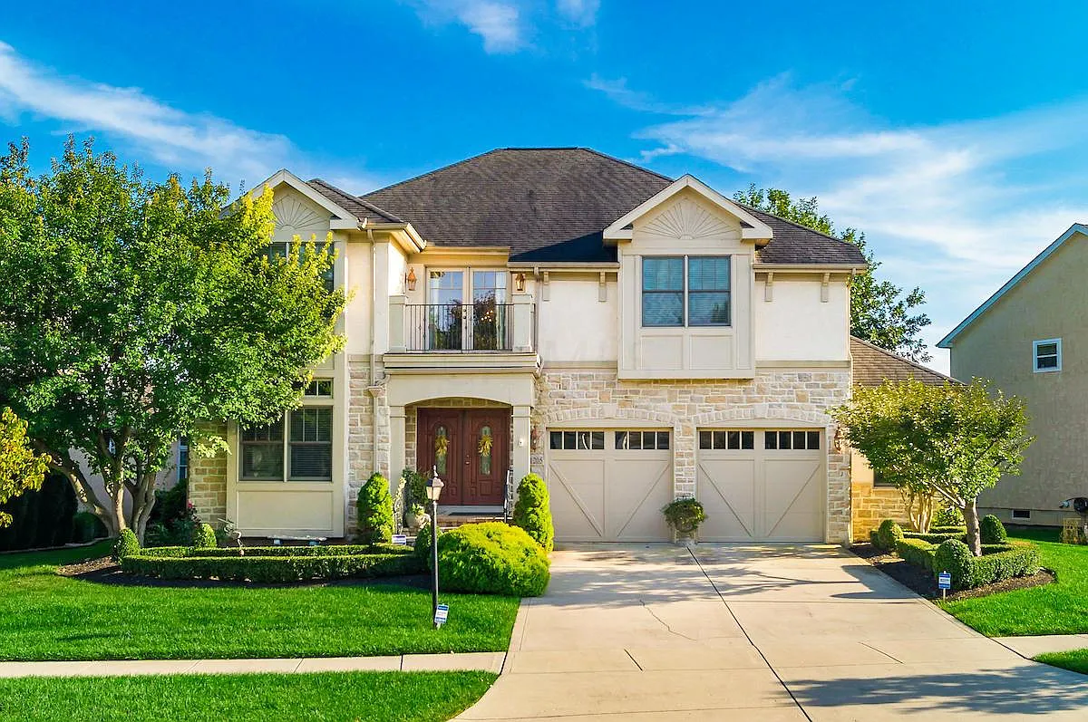 1205 Forsyth Ln photo 1