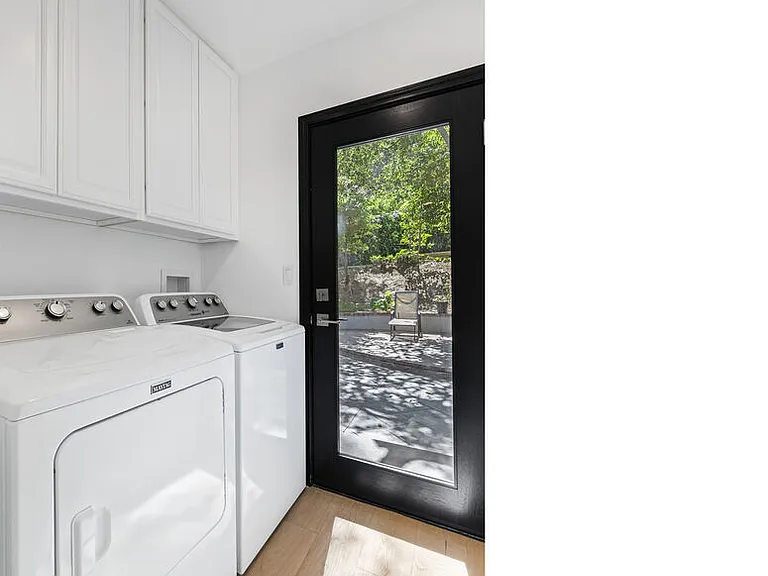 3101 N Beachwood Dr — Photo 14