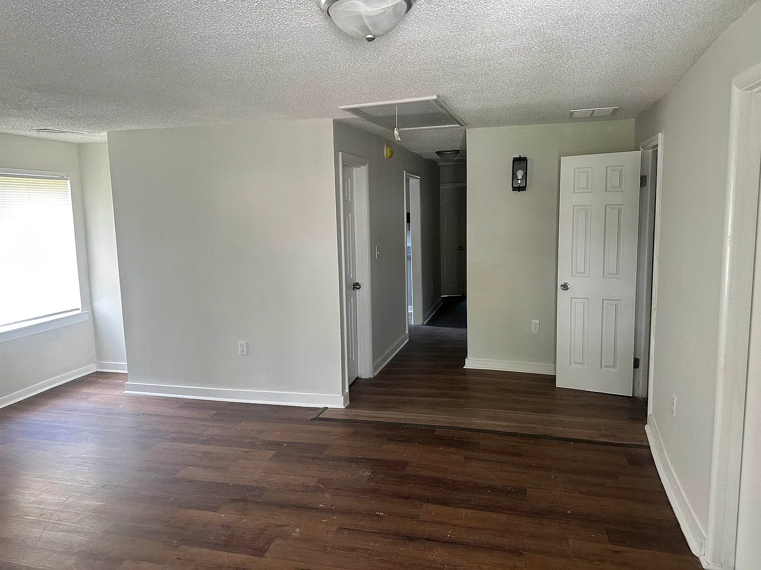 3 bed, 1.0 bath, 1242 sqft, $1,150 — Photo 3