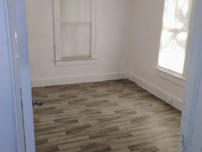 1104 Tyler St — Photo 6
