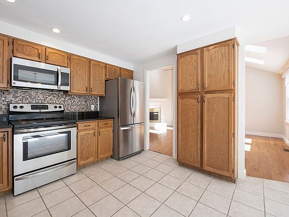 5th image of 15 Harrington Ave #15