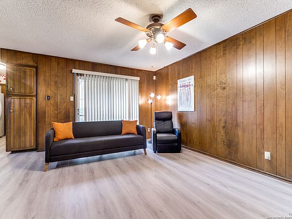 5th image of 10422 GREENBAY