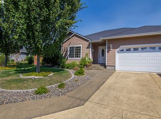 395 N Summerwood St, Roseburg, OR 97471