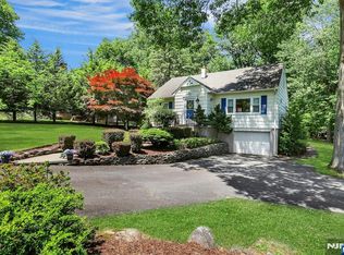 522 Helena Ave, Wyckoff, NJ 07481