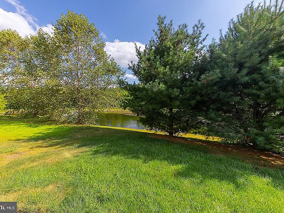 3rd image of 183 Westbrook Dr