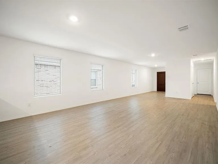 3037 Ashbrook Ln — Photo 6
