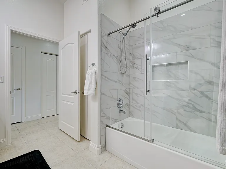 2305 W Horizon Ridge Pkwy #1512 — Photo 6