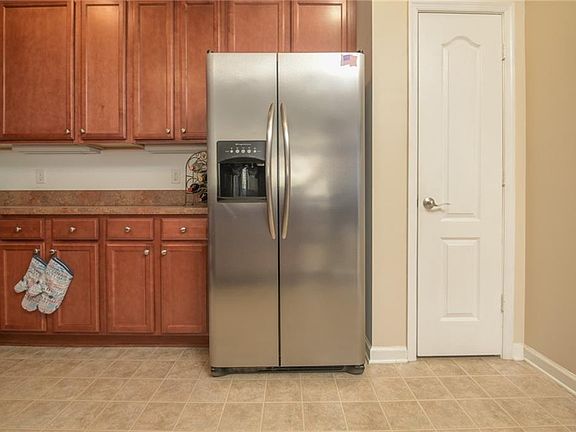 4th image of 908 Southmoor Dr Unit 304