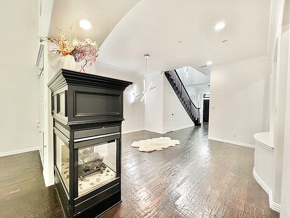 4th image of 2472 Greymoore Dr