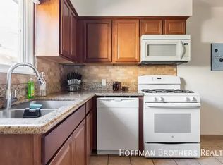 12417 1/2 Chandler Blvd #A, Valley Village, CA 91607