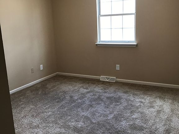 3rd image of 1908 Greenleaves Ct
