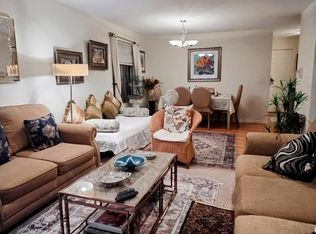 239 Gregory St APT 13, Aurora, IL 60504