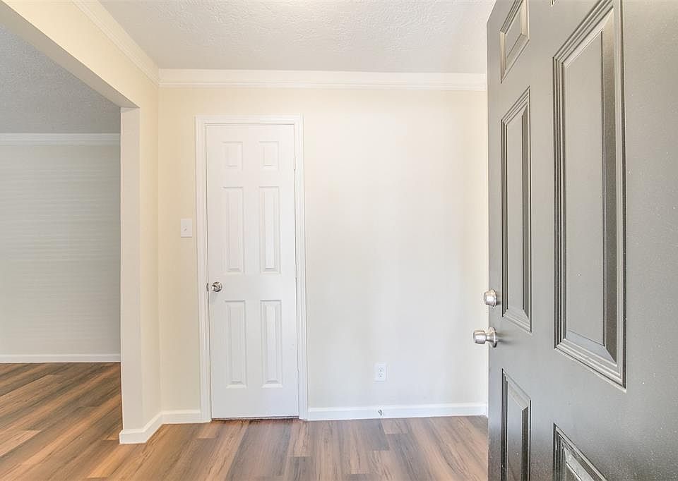 1st image of 10906 Elmdale Dr