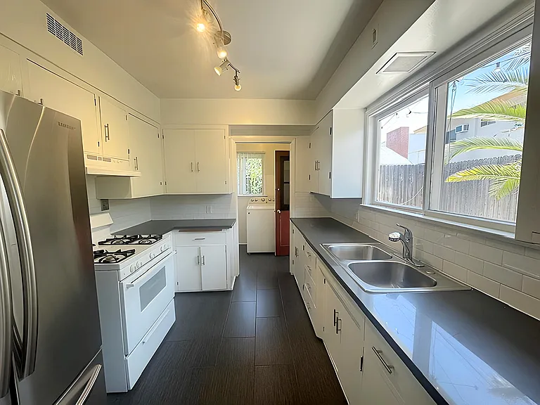 4434 1/2 Avocado St — Photo 3