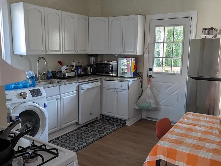 27 Woodward St #2 — Photo 1