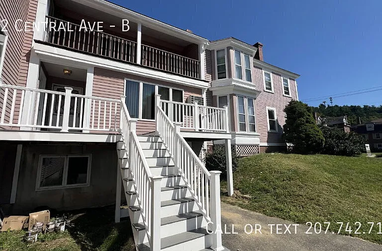 712 Central Ave #B — Photo 2