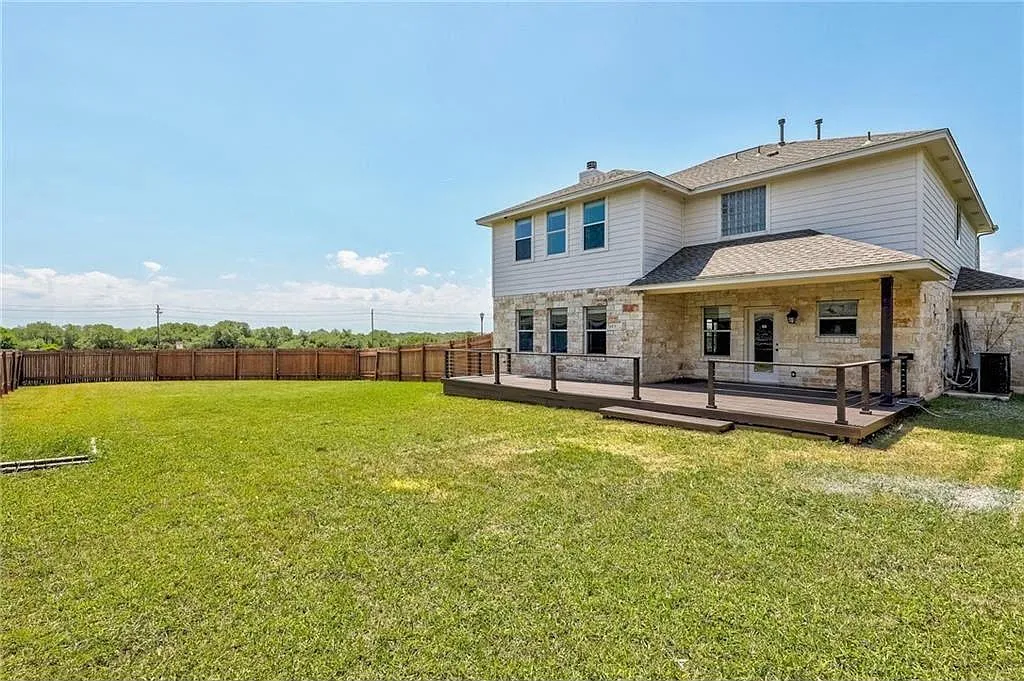 4 bed, 2.5 bath, 2702 sqft, $2,699 — Photo 2