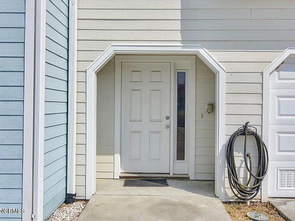 2nd image of 513 N New River Drive #D