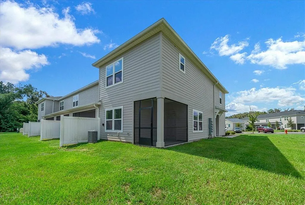3 bed, 2.5 bath, 1828 sqft, $1,850 — Photo 3