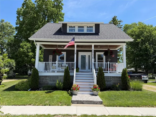 68436 Oak St, Richmond, MI 48062