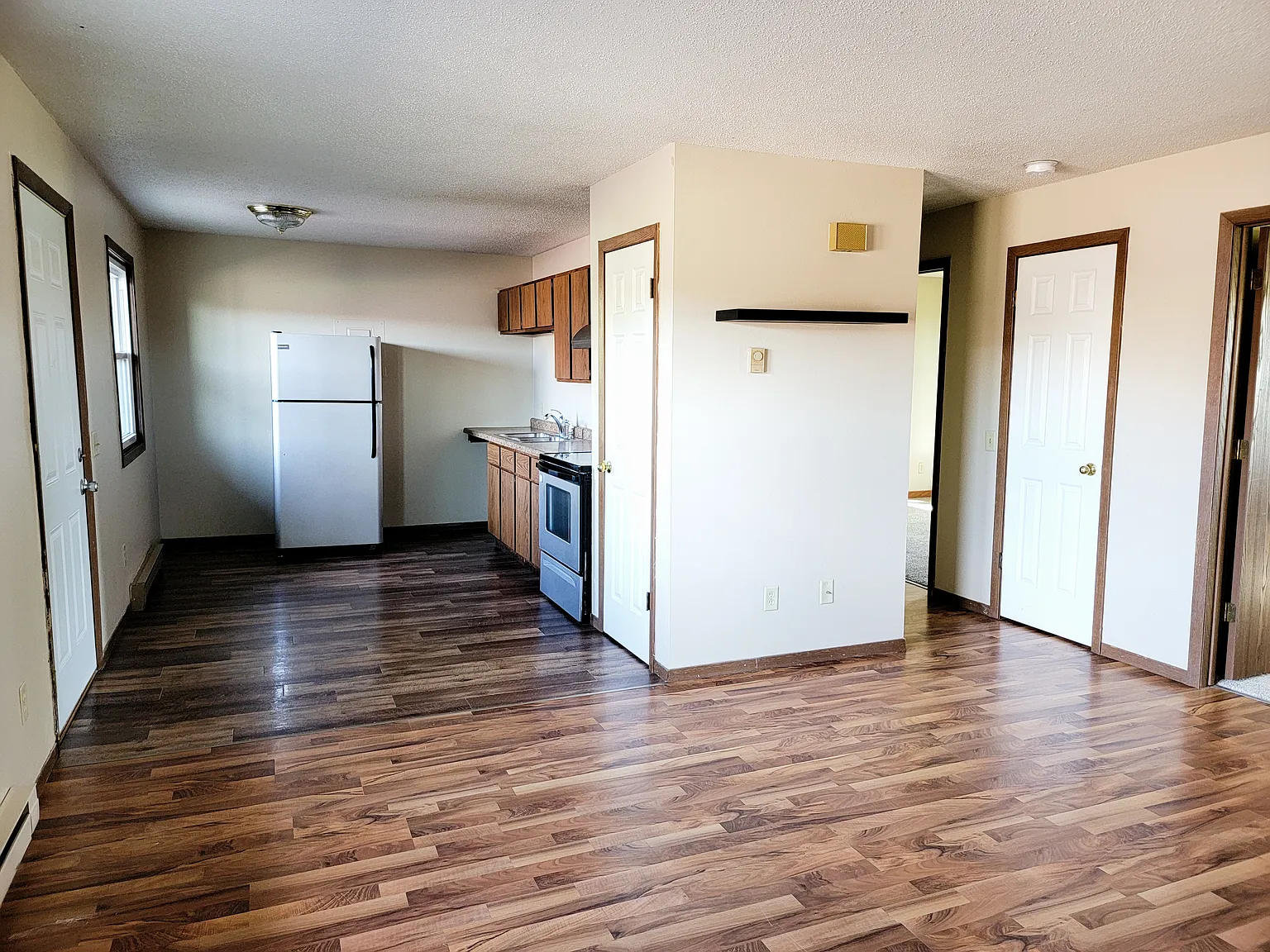 2 bed, 908 sqft, $995 — Photo 3