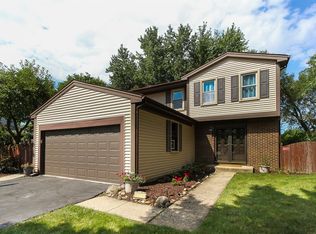 790 Meade Ln, Roselle, IL 60172