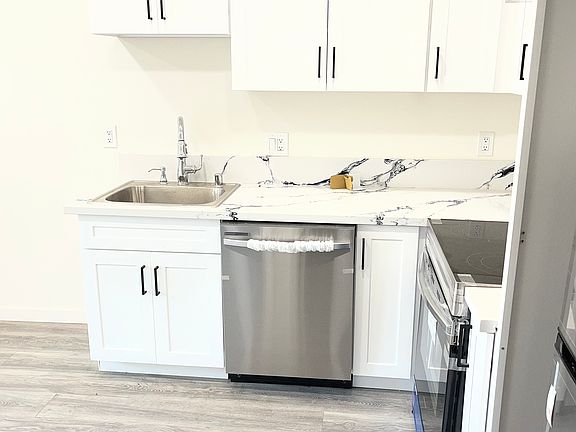 4th image of 425 Live Oak Ave #103