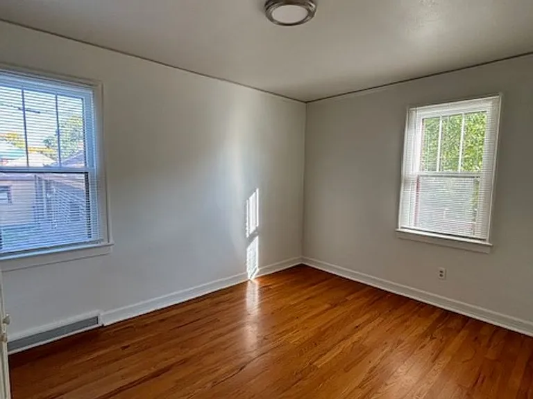 PM 242 - 1804 E 19th St — Photo 18