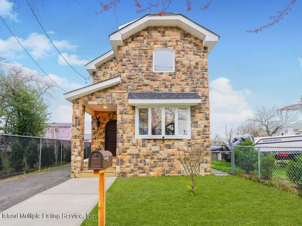 136 Graham Blvd, Staten Island, NY 10305