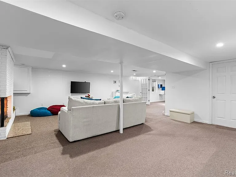 1085 Brooklawn Dr — Photo 29