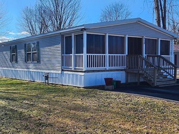 2nd image of 608 Sycamore Ln