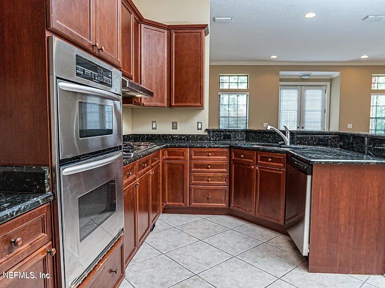 654 S Loop Pkwy — Photo 11