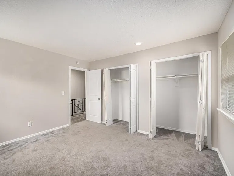 221 N Oak St — Photo 9