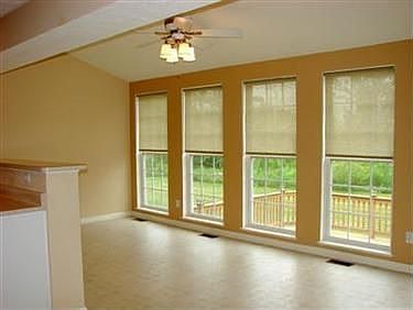 3rd image of 1807 Curry Ln