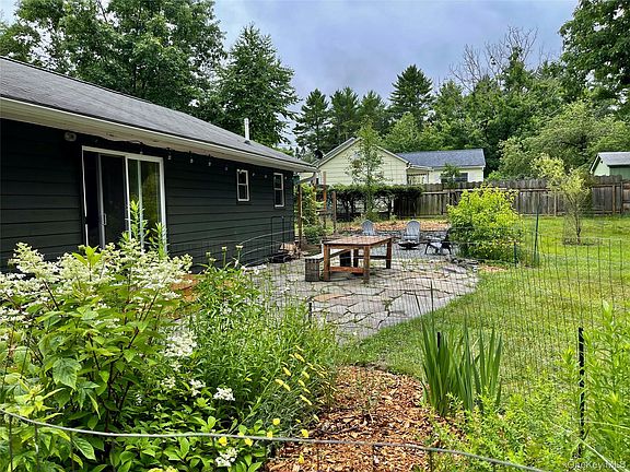 4th image of 171 Yulan Barryville Road