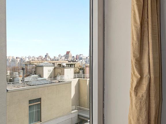 3rd image of 106 Central Park S APT 19B