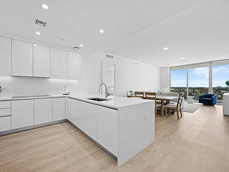 220 Lake Shore Dr #1513 — Photo 3