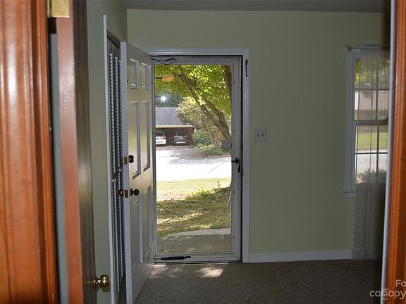 3rd image of 533 Carolina Ave N