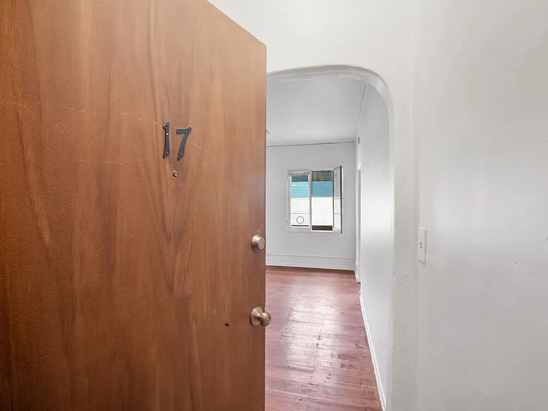 Euclid Apartments — Photo 21