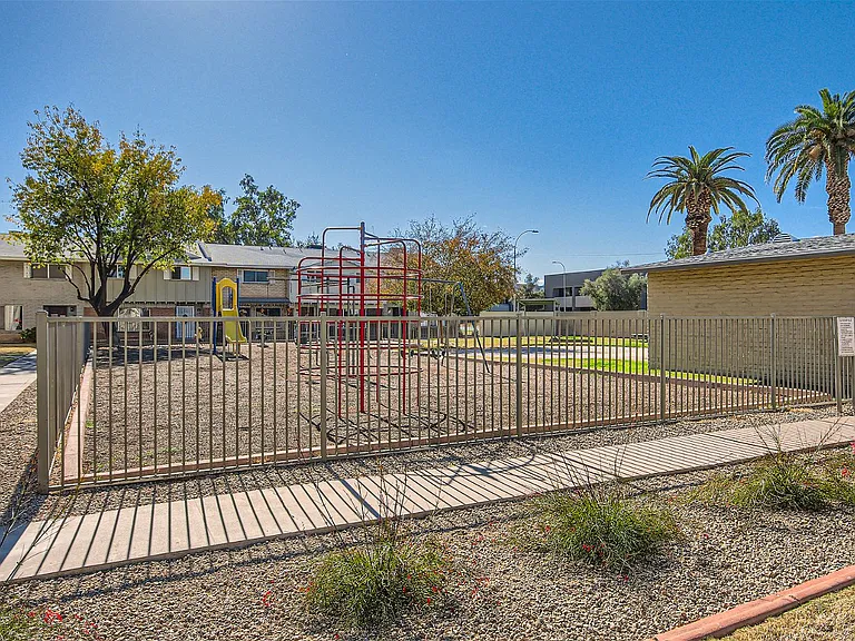 4645 S Mill Ave — Photo 29