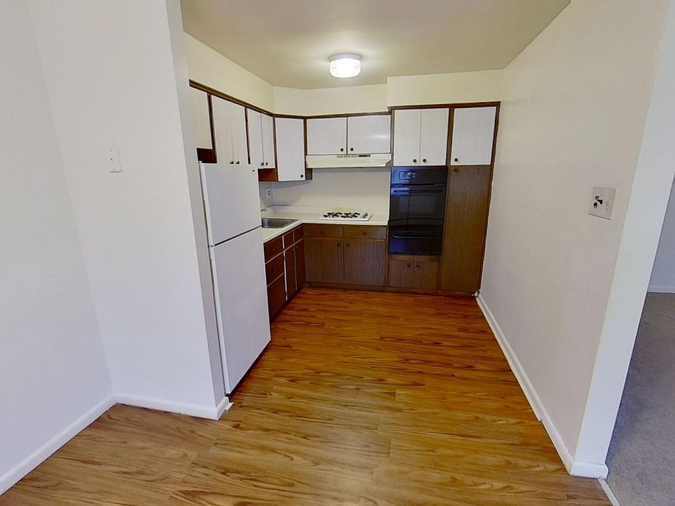 1st image of 2121 Glendale Ave #8