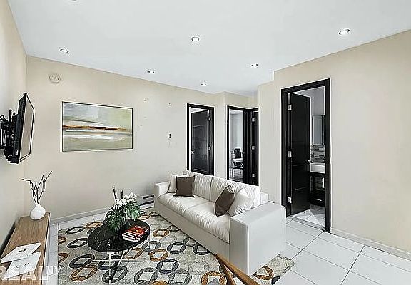 4th image of 6 W 108th St #32