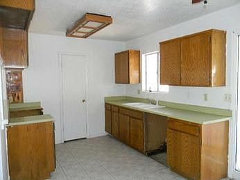 3rd image of 409 Lorenzi St