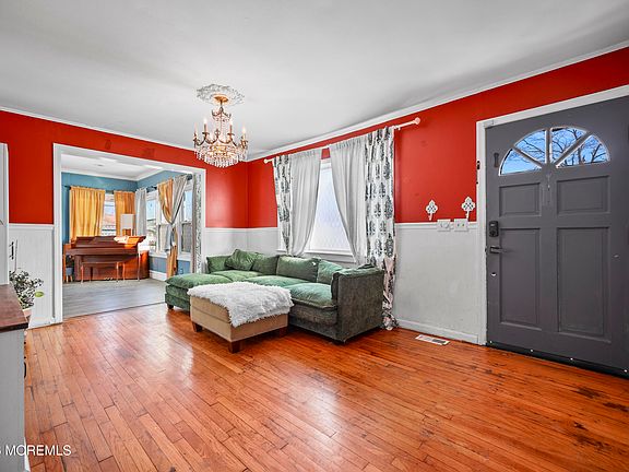 4th image of 11 Poplar Avenue
