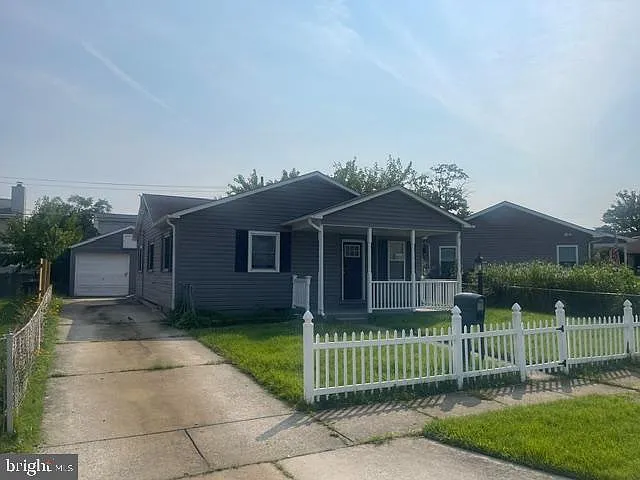 1202 Fuselage Ave — Photo 3