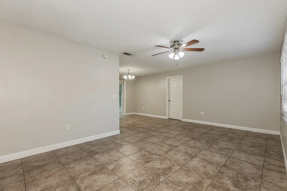 3 bed, 2.0 bath, 1251 sqft, $1,890 — Photo 3