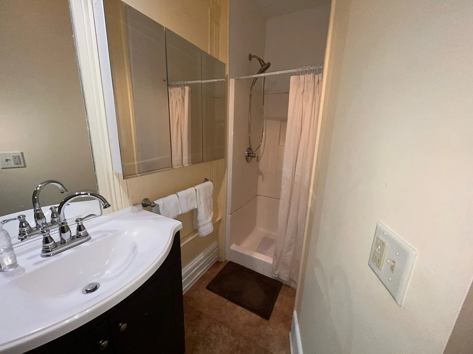 1 bed, 700 sqft, $1,100 — Photo 4