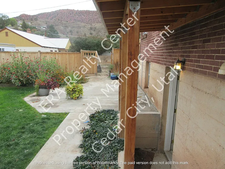 399 E Center St — Photo 12